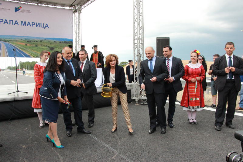 Министър Лиляна Павлова: Имаме волята, желанието и амбицията до края на 2015 г. да изпълним общо 300 км нови магистрали и да рехабилитираме 1600 км пътища - 4