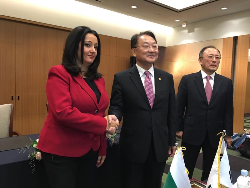 Министър Павлова и министърът на земята, инфраструктурата и строителството на Корея Ю Ил-хо обсъдиха създаване на работна група в областта на кадастъра - 2