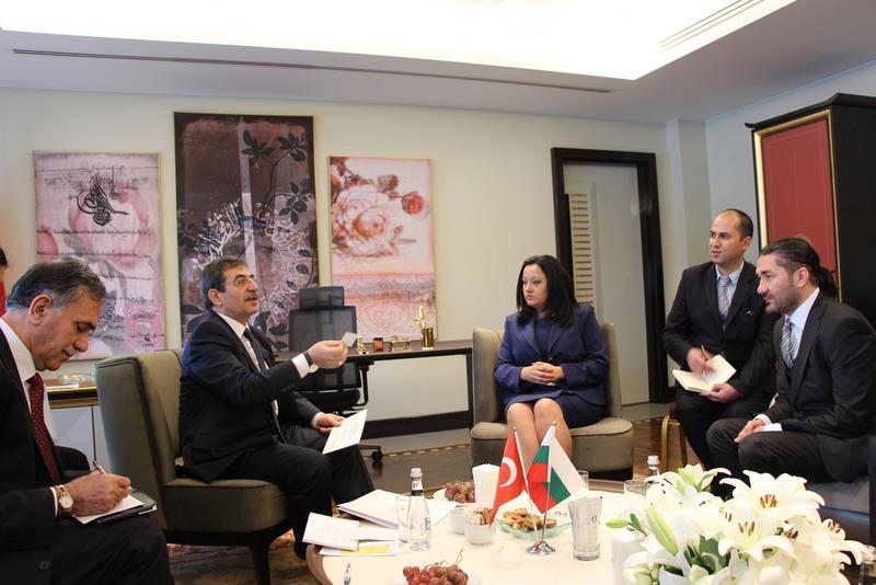 Министърът на регионалното развитие и благоустройството Лиляна Павлова участва в Световната среща на върха по кадастъра в Истанбул - 2