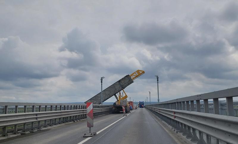 Министър Найденов провери напредъка в основния ремонт на Дунав мост при Русе - 6