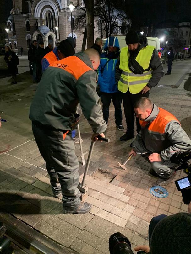 МРРБ взе проби за проверка на качеството на ремонтите в центъра на София - 2