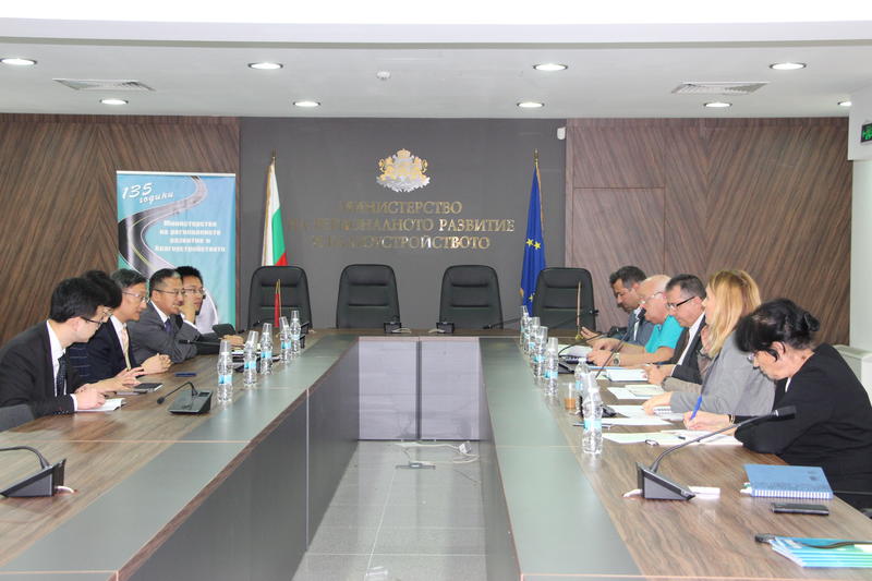Зам.-министър Валентин Йовев обсъди пътни инфраструктурни проекти с потенциални китайски инвеститори
