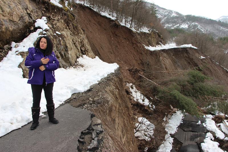 Министър Лиляна Павлова огледа свлачището на пътя за село Безводно - 4