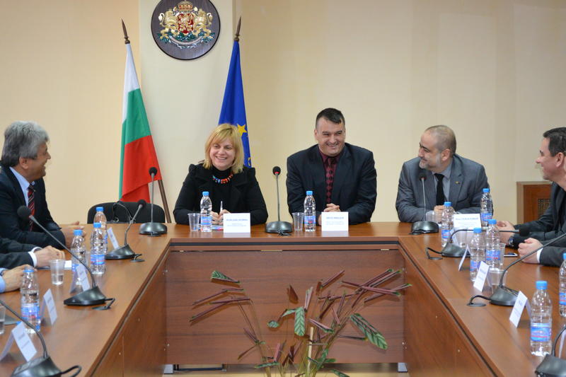 Министър Терзиева се срещна с кметове от област Кърджали 