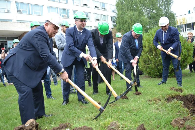 Министър Нанков направи първа копка на нов корпус на УНСС, чието строителство се съфинансира от ОП „Региони в растеж“ - 6