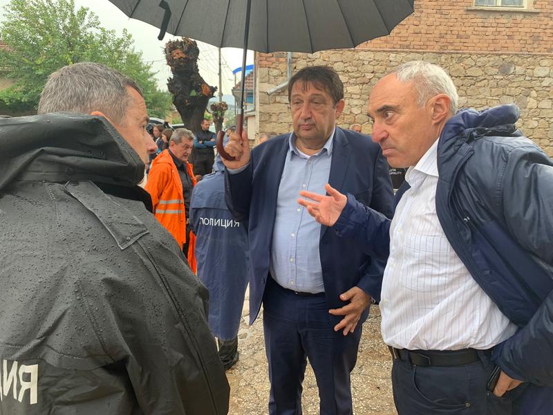 Министър Шишков: Регионалното министерство ще помогне на наводнените населени места в община Карлово - 1