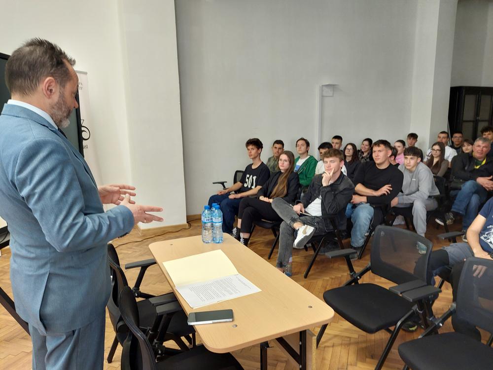 Министър Николай Найденов запозна ученици от СГАСГ „Христо Ботев“ с работата на МРРБ