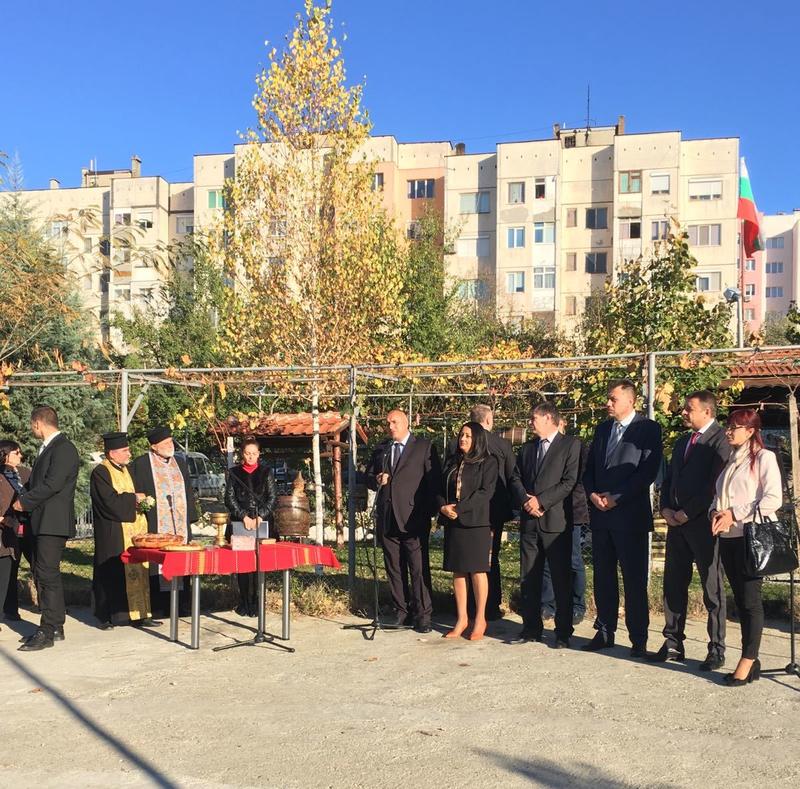  Министър Лиляна Павлова: Над 80% от жилищните блокове в Благоевград ще бъдат санирани, а инвестицията от държавата надхвърля 100 млн.лв. - 5