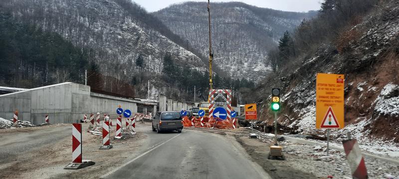 Строителите на автомагистрала „Европа“ ще бъдат глобени заради лошата организация на движението - 3