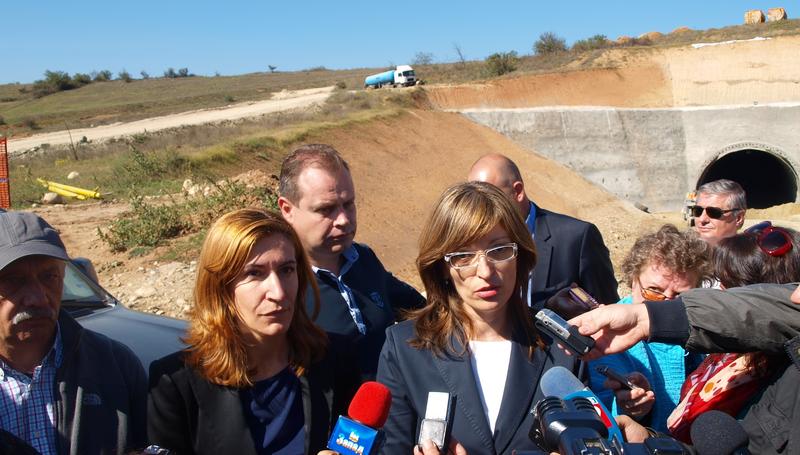  Екатерина Захариева: До петък, 3-ти октомври, строителят на Лот 4 на АМ „Струма“ да представи нов график за работа или на 15-ти  не му удължаваме срока на договора - 1