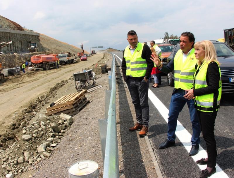 Пускат  движението по 6,5 км от АМ „Струма“ след Благоевград