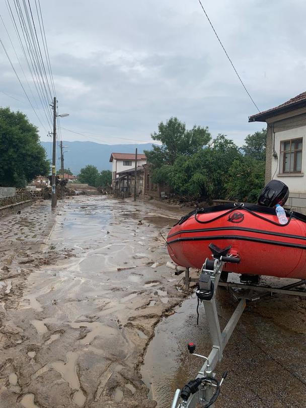 Министър Шишков: Регионалното министерство ще помогне на наводнените населени места в община Карлово - 5