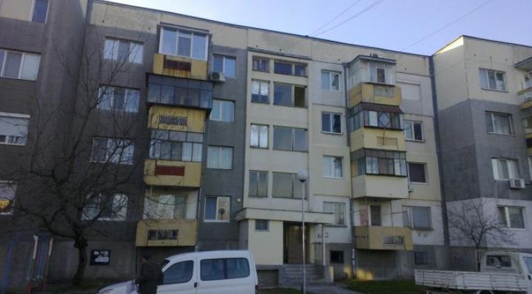 Министър Лиляна Павлова връчи разрешенията за ползване на три обновени със средства от Националната програма за енергийна ефективност жилищни сгради в Белослав - 10
