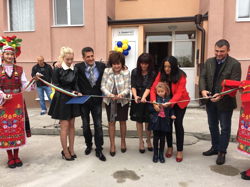 Министър Лиляна Павлова откри в Пазарджик един от най-големите санирани блокове със средства от Националната програма за енергийна ефективност  - 6