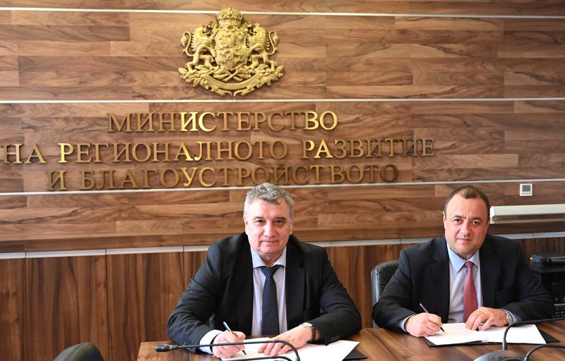 МРРБ и Университетът за национално и световно стопанство подписаха Меморандум за сътрудничество при обучението на студенти