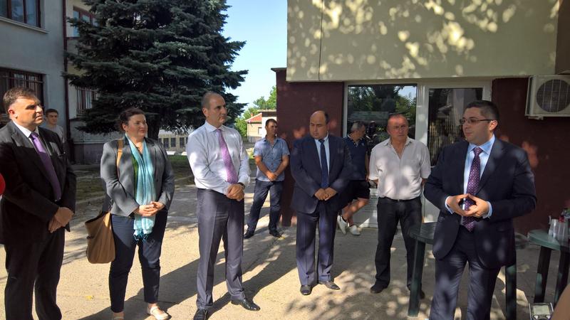 Министър Нанков присъства на откриването на саниран жилищен блок в град Левски - 4