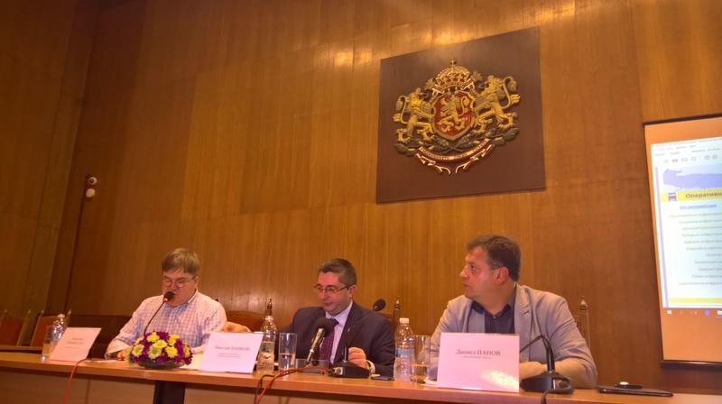 Министър Нанков: От следващата седмица до 15 септември се ограничава движението на тирове по всички магистрали (презентация)