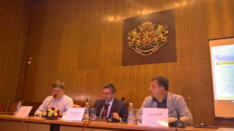 Министър Нанков: От следващата седмица до 15 септември се ограничава движението на тирове по всички магистрали (презентация)