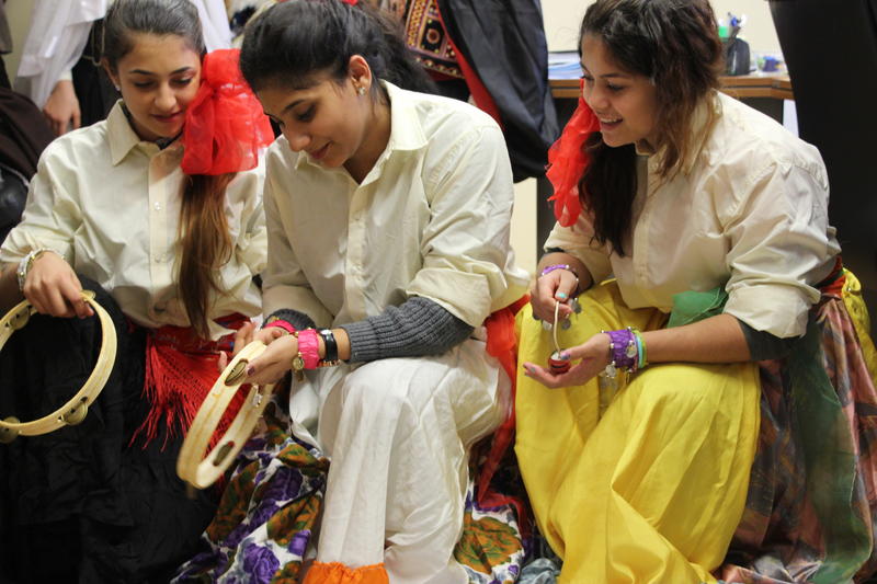 Зам.-министър Малина Крумова се срещна с ученици-сурвакарчета по случай ромския празник „Василица“ - 2