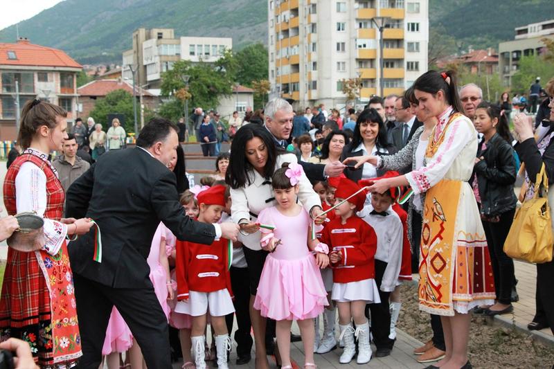  Министър Лиляна Павлова откри обновения парк на Карлово - 3