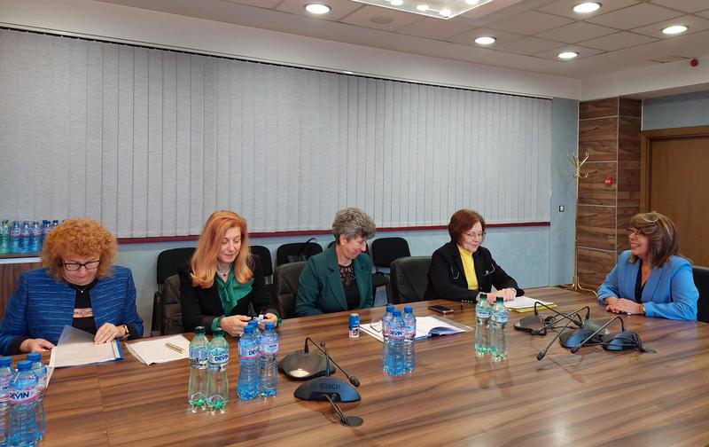 Министър Коритарова подписва тази седмица с 37 общини над 80 споразумения за проекти за близо 36 милиона лева - 1