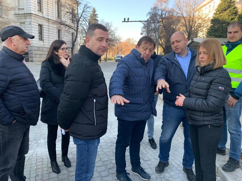 Министър Иван Шишков след инспекцията на жълтите павета в София: Проблемите се решават тогава, когато се признават - 16