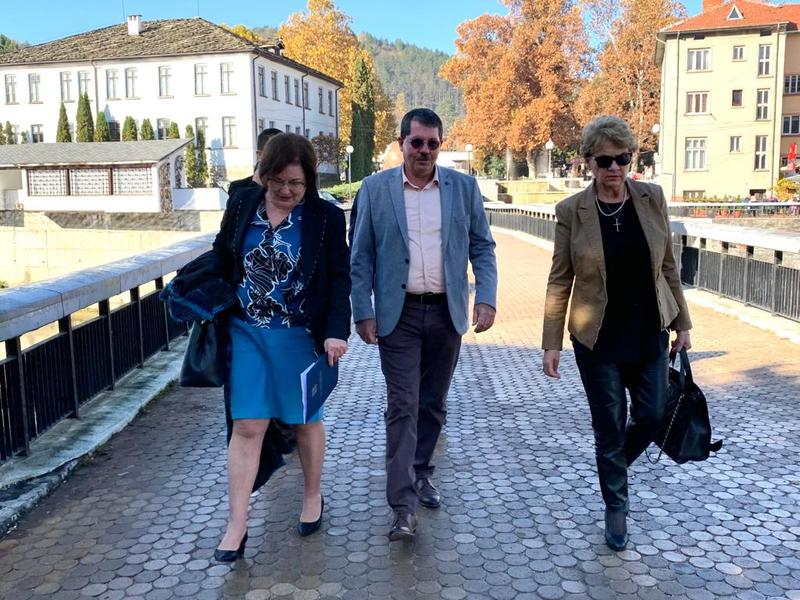 Министър Комитова се срещна с кметове в Троян