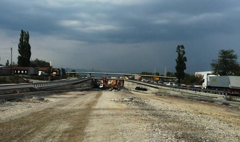 Министър Лиляна Павлова направи внезапна проверка на строителството на Западната дъга на Софийски околовръстен път - 3