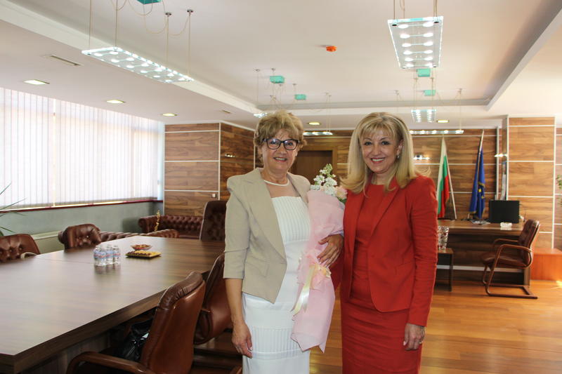 Виолета Комитова прие поста министър на регионалното развитие и благоустройството от Петя Аврамова