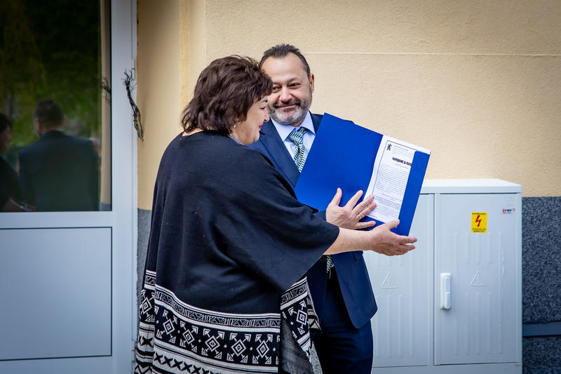 Министър Николай Найденов и кметът на Пазарджик Петър Куленски откриха първия саниран блок по Плана за възстановяване и устойчивост в града - 1