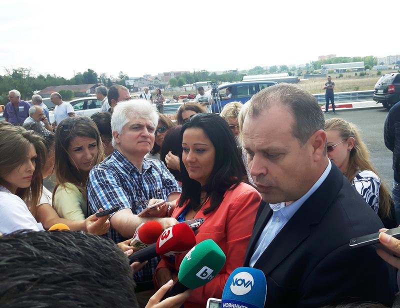 Министър Лиляна Павлова: От днес се пуска за движение двупосочно в едното платно участък 2 от Западната дъга на Софийския околовръстен път - 18