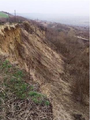 Откос на главния свлачищен отстъп_с. Орсоя