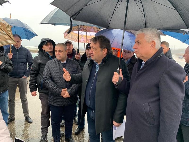 Министър Шишков: До половин година пускаме движението по 7-километров участък от скоростния път Ботевград – Видин, между Новачене и Скравена - 2