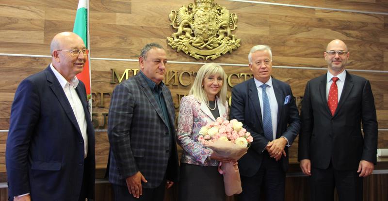 Министър Аврамова: МРРБ даде „зелена“ светлина на проекти за 3 млрд. лв. - 1