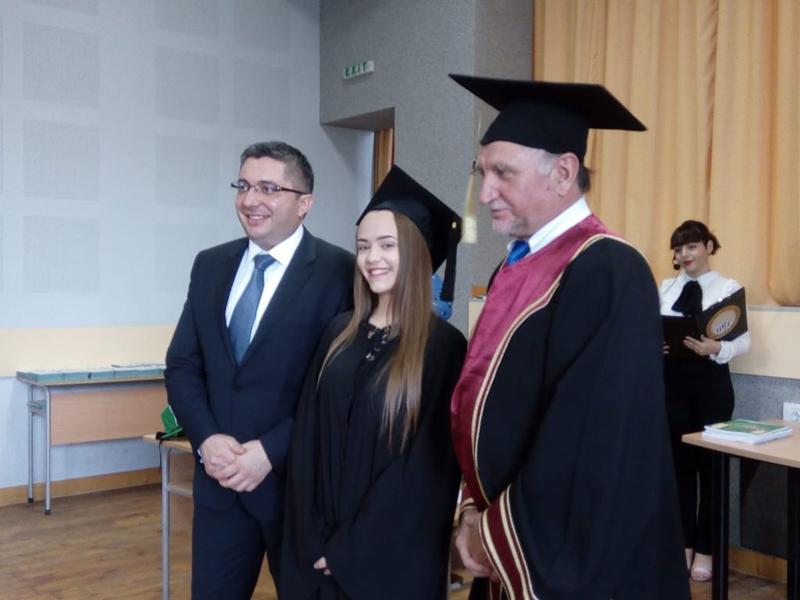 Министър Нанков връчи дипломи на зрелостници от Профилираната езикова гимназия „Екзарх Йосиф І“ в Ловеч