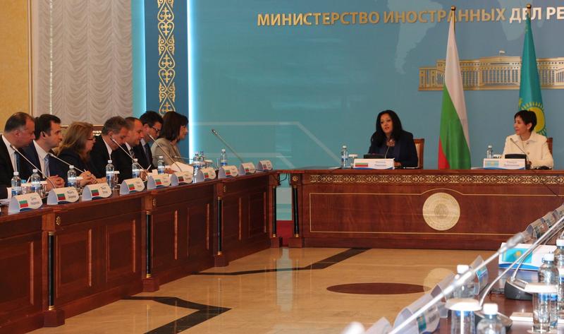  Лиляна Павлова: Провеждането на заседание на Междуправителствената комисия е от особена важност за развиването на търговско-икономическите отношения между България и Казахстан - 20